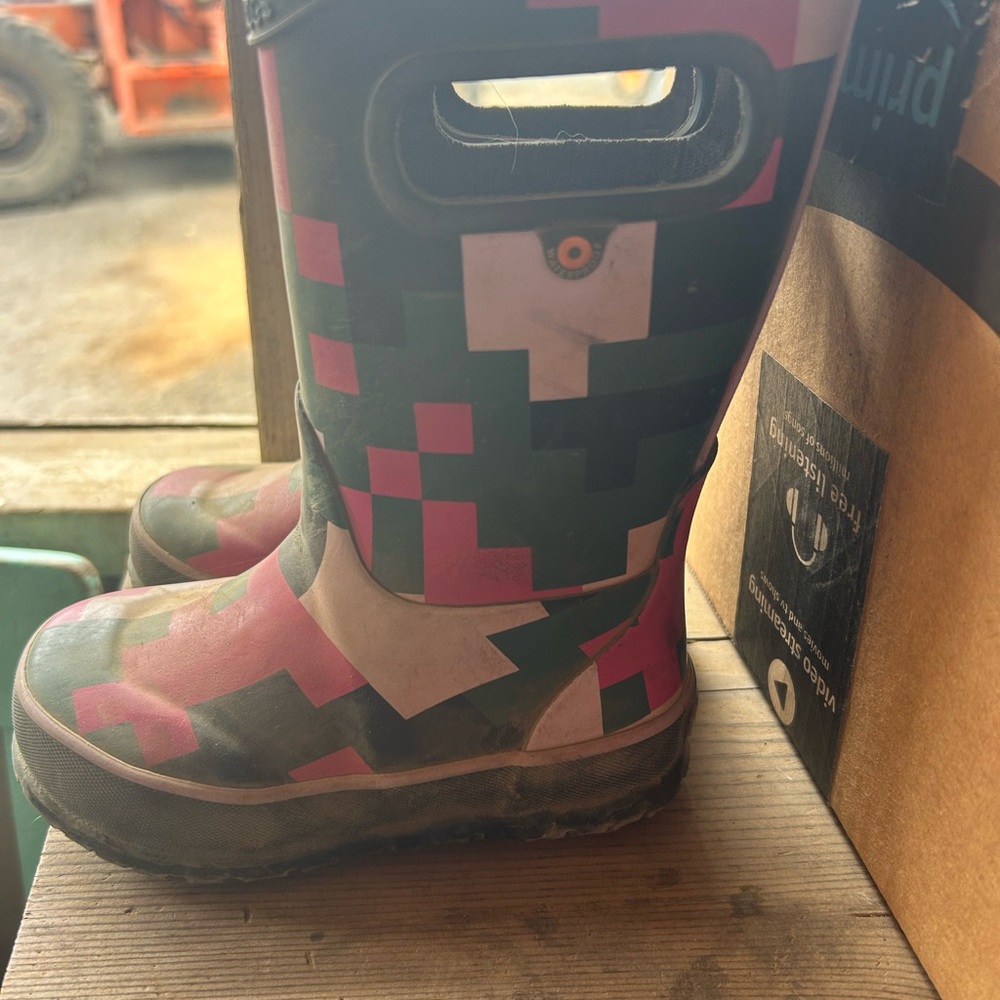 Bogs Pink and Green Camouflage Kids Boots